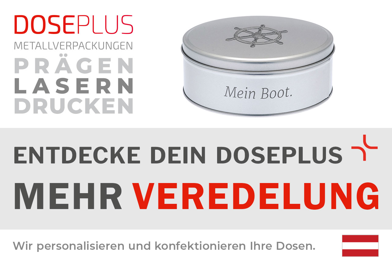 Doseplus runde silberne Metalldose mit graviertem Steuerrad und Schriftzug „Mein Boot.“ Text: „Metallverpackungen prägen, lasern, drucken – Entdecke dein Doseplus, mehr Veredelung“.
